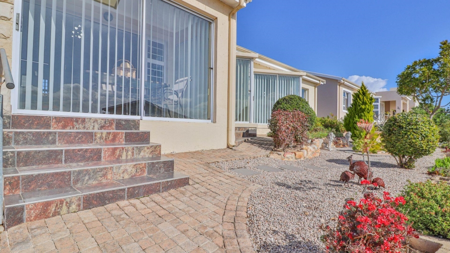 To Let 3 Bedroom Property for Rent in Heiderand Western Cape